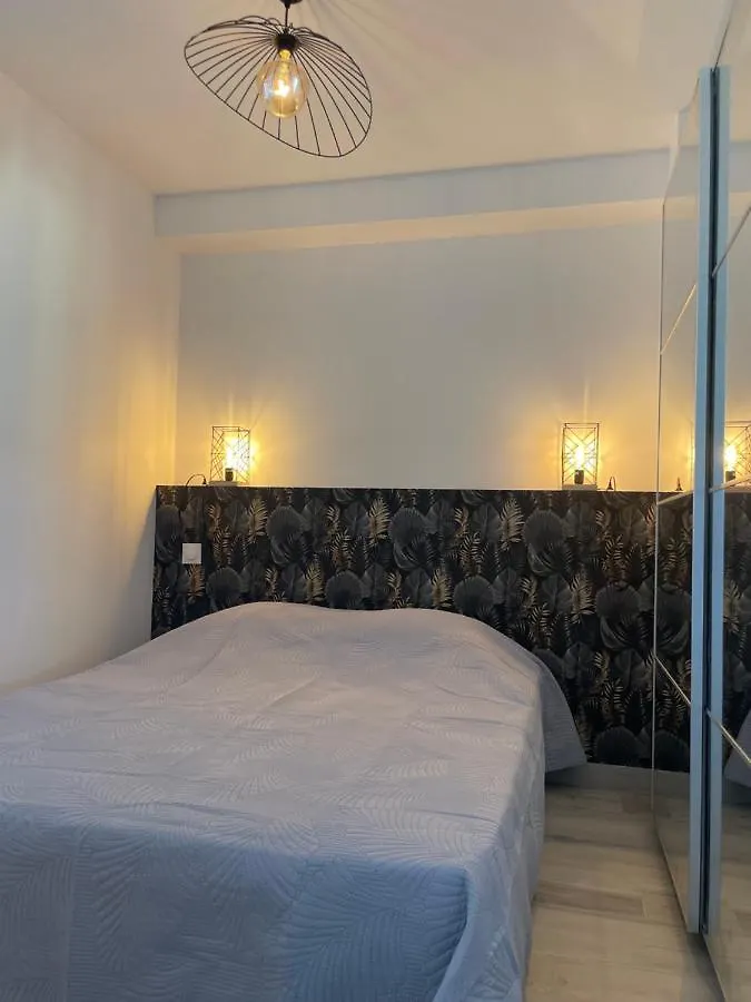 Appartement Pieds Dans L'Eau Vue Mer Bormes Les Mimosas 0*, Bormes-les-Mimosas