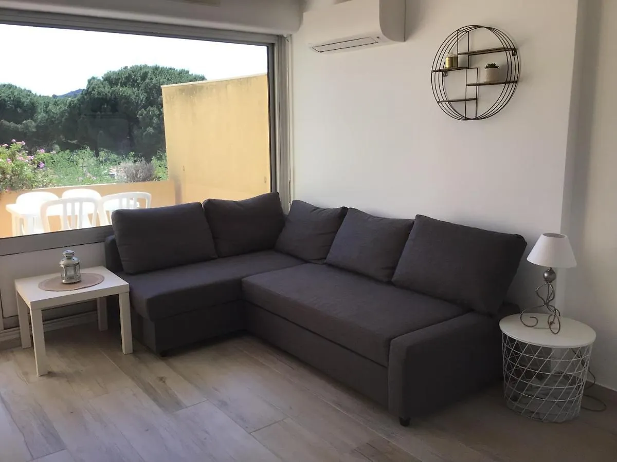 Appartement Pieds Dans L'Eau Vue Mer Bormes Les Mimosas 0*, Bormes-les-Mimosas
